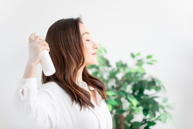 湿気に負けないヘアセットの作り方 おすすめヘアスプレーも紹介 美容院ベルダ 富山市のダメージヘア クセ毛専門店